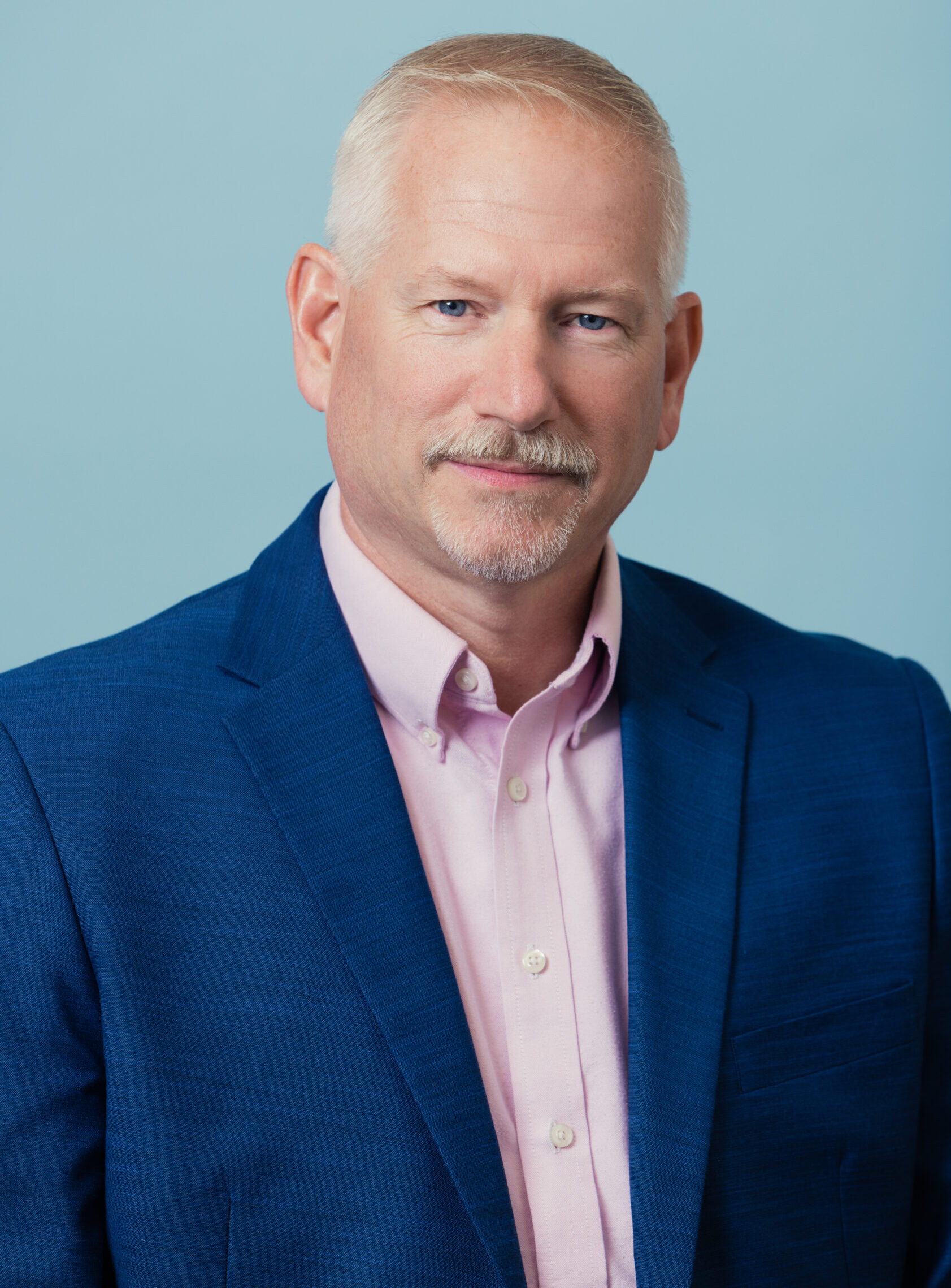 Profile Picture of Robert Lennon